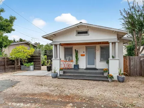 Exterior - 2 Bulson Ct, Napa, CA 94559 photo 2 of 7