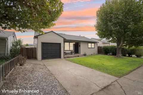 1161 N Oak St, Ukiah, CA 95482