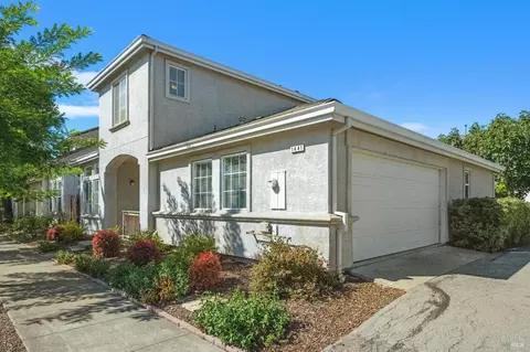 1441 Woodside Cir, Petaluma, CA 94954