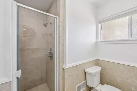 Bath - 608 Admiral Callaghan Ln, Vallejo, CA 94591 photo 3 of 4