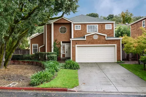 2647 Lago Oaks Dr, Santa Rosa, CA 95405