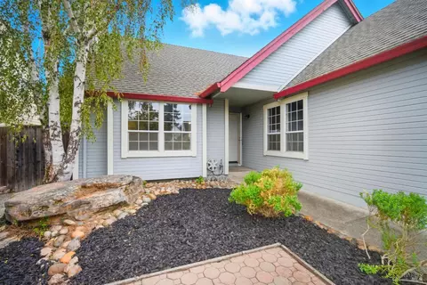 1626 Woodhue Ave, Santa Rosa, CA 95403