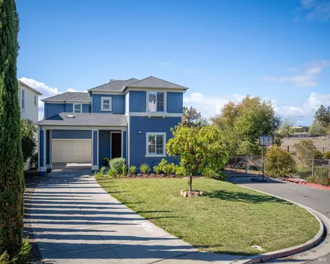 1227 Castellana Ln, Santa Rosa, CA 95404