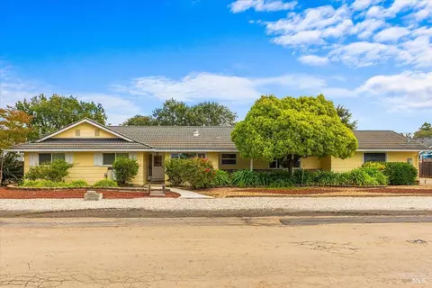 142 Coronation Dr, Santa Rosa, CA 95401