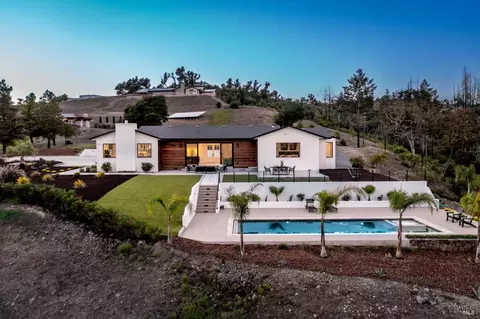 965 Quietwater Rd, Santa Rosa, CA 95404