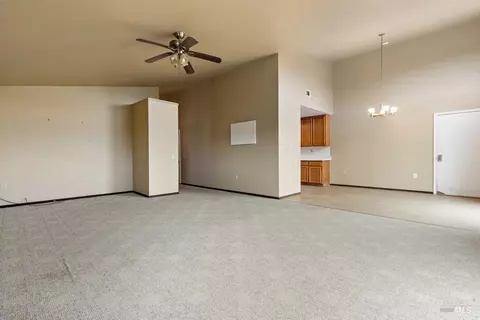 Living - 470 Banning Way, Vallejo, CA 94591 photo 4 of 7