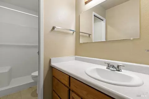 Bath - 470 Banning Way, Vallejo, CA 94591 photo 2 of 5