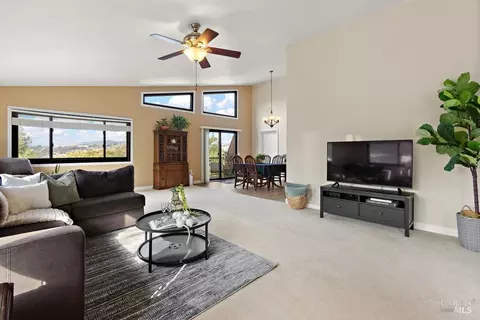 Living - 470 Banning Way, Vallejo, CA 94591 photo 1 of 7