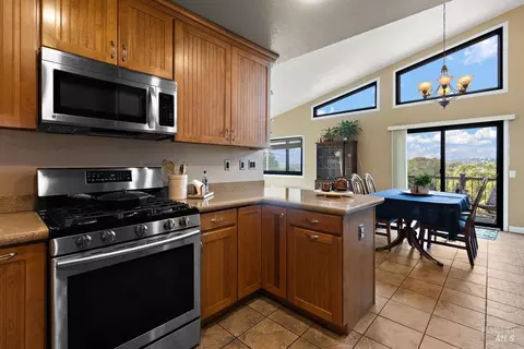 Kitchen - 470 Banning Way, Vallejo, CA 94591 photo 3 of 5