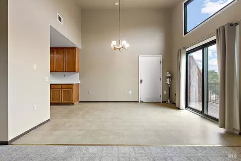 Living - 470 Banning Way, Vallejo, CA 94591 photo 6 of 7