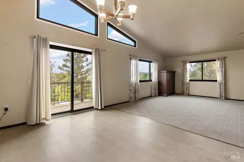 Living - 470 Banning Way, Vallejo, CA 94591 photo 7 of 7