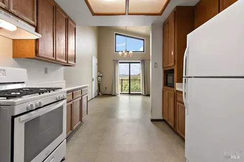 Kitchen - 470 Banning Way, Vallejo, CA 94591 photo 5 of 5