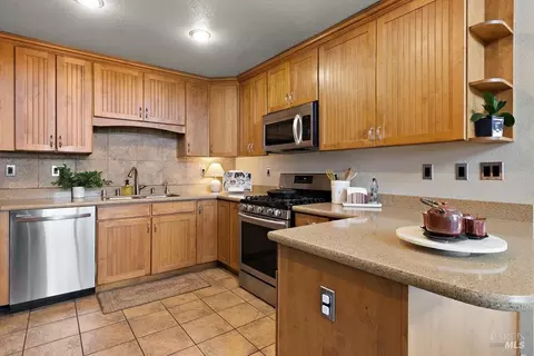 Kitchen - 470 Banning Way, Vallejo, CA 94591 photo 2 of 5
