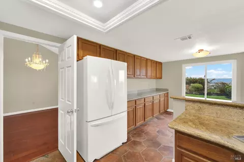 Kitchen - 261 Ramsgate Way, Vallejo, CA 94591 photo 3 of 4