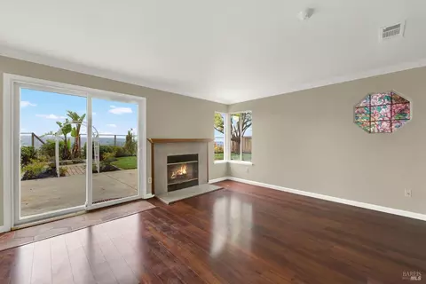 Living - 261 Ramsgate Way, Vallejo, CA 94591 photo 7 of 12