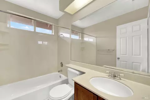 Bath - 261 Ramsgate Way, Vallejo, CA 94591 photo 6 of 6