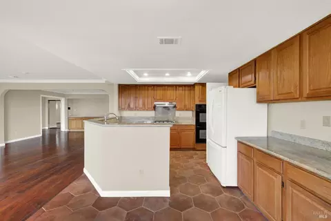Kitchen - 261 Ramsgate Way, Vallejo, CA 94591 photo 4 of 4