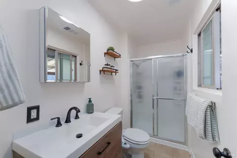 Bath - 216 Bonnie Ln, Willits, CA 95490 photo 1 of 2