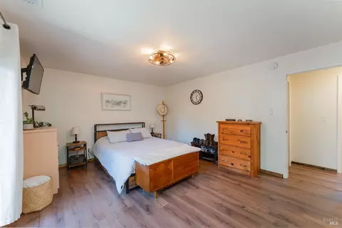 Bedroom - 216 Bonnie Ln, Willits, CA 95490 photo 2 of 3