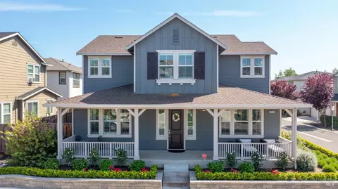 1623 Winterberry Ln, Rohnert Park, CA 94928