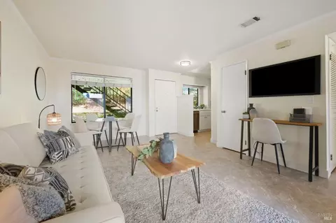 35 Village Cir, San Rafael, CA 94903