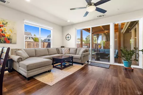 948 Brunello Dr, Santa Rosa, CA 95407