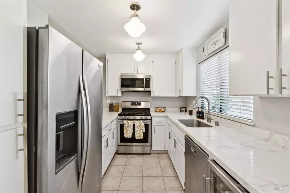 Kitchen - 1302 Marylyn Cir, Petaluma, CA 94954 photo 2 of 3