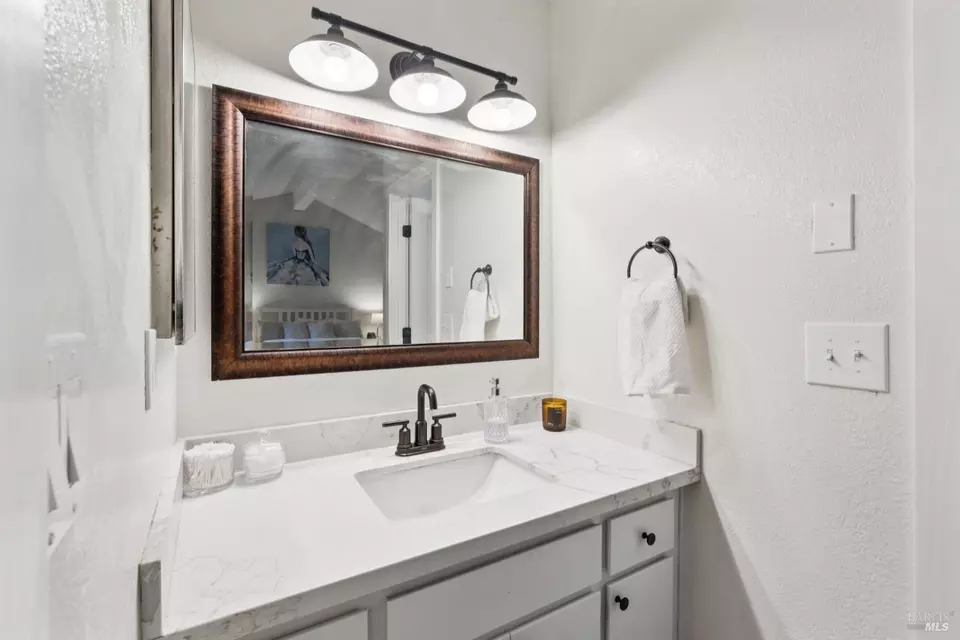 Bath - 1302 Marylyn Cir, Petaluma, CA 94954 photo 2 of 4