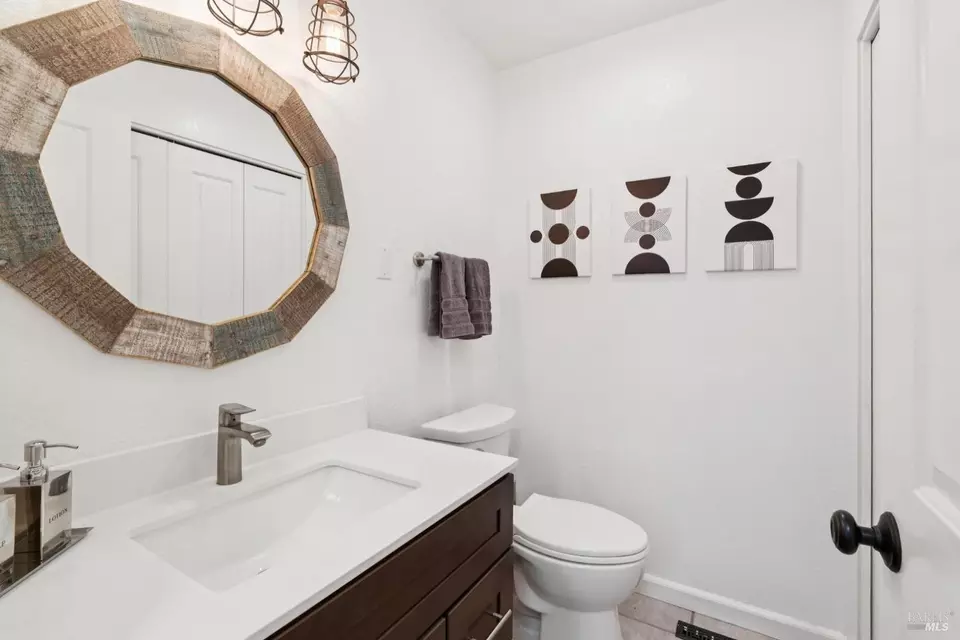Bath - 1302 Marylyn Cir, Petaluma, CA 94954 photo 1 of 4