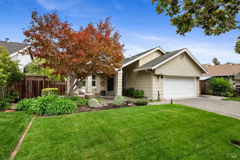 2318 Lakepark Dr, Napa, CA 94558