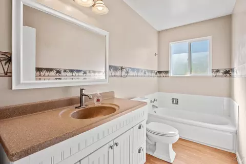 Bath - 74 Fairview Ct, Ukiah, CA 95482 photo 2 of 2