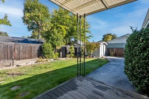 Exterior - 74 Fairview Ct, Ukiah, CA 95482 photo 3 of 5
