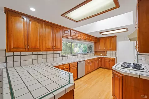 Kitchen - 1015 Regio Ct, Lafayette, CA 94549 photo 3 of 7