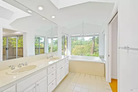 Bath - 1015 Regio Ct, Lafayette, CA 94549 photo 1 of 3