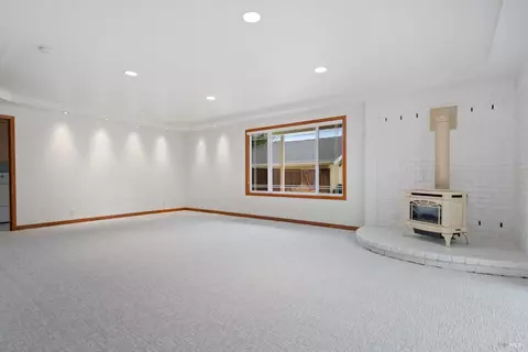 Living - 811 D St, Petaluma, CA 94952 photo 2 of 4