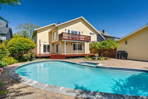 Exterior - 811 D St, Petaluma, CA 94952 photo 6 of 8