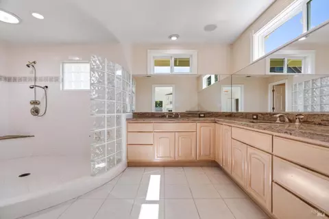 Bath - 811 D St, Petaluma, CA 94952 photo 3 of 3