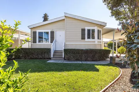 20 Oakwood Dr, Petaluma, CA 94954