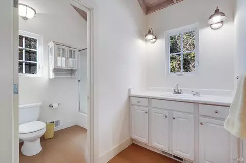Bath - 3200 Castle Rd, Sonoma, CA 95476 photo 3 of 3