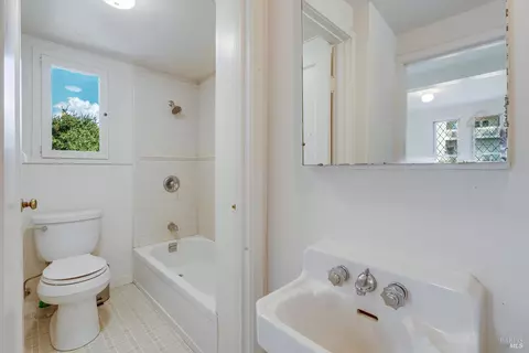 Bath - 3200 Castle Rd, Sonoma, CA 95476 photo 2 of 3