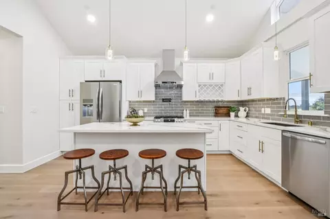2575 Fremont Dr, Sonoma, CA 95476