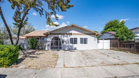 2571 Sunrise Dr, Fairfield, CA 94533