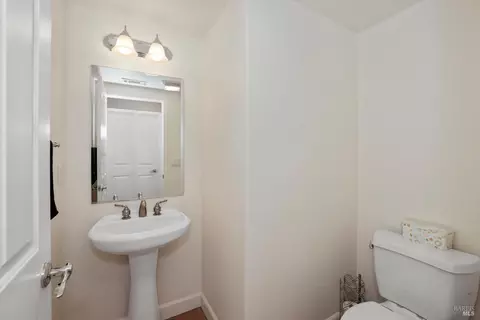Bath - 111 Firefly Ln, Napa, CA 94558 photo 2 of 4