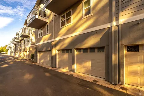 Exterior - 111 Firefly Ln, Napa, CA 94558 photo 6 of 7