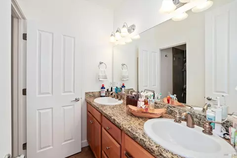 Bath - 111 Firefly Ln, Napa, CA 94558 photo 3 of 4