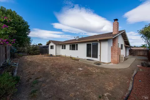 Exterior - 190 Fairview Dr, Vacaville, CA 95687 photo 9 of 12