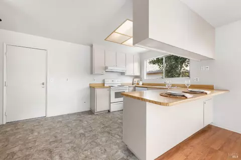 Kitchen - 190 Fairview Dr, Vacaville, CA 95687 photo 2 of 6
