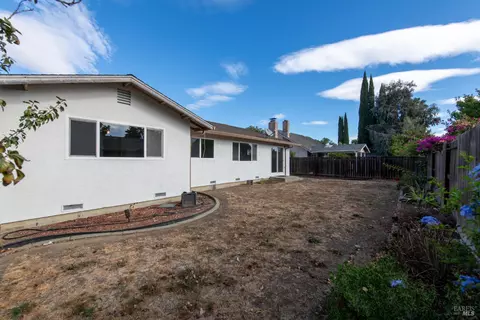 Exterior - 190 Fairview Dr, Vacaville, CA 95687 photo 2 of 12