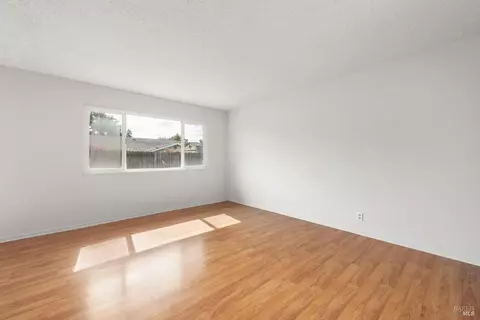 Living - 190 Fairview Dr, Vacaville, CA 95687 photo 8 of 8