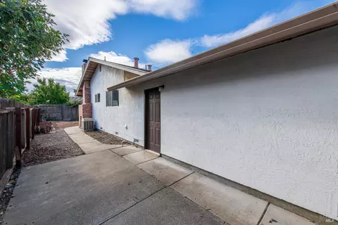 Exterior - 190 Fairview Dr, Vacaville, CA 95687 photo 8 of 12